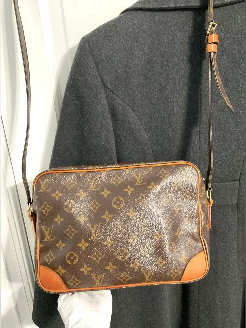 ✅AUTHENTIC LV Monogram SHOULDER Bag UNISEX SHOULDER LOUIS VUITTON